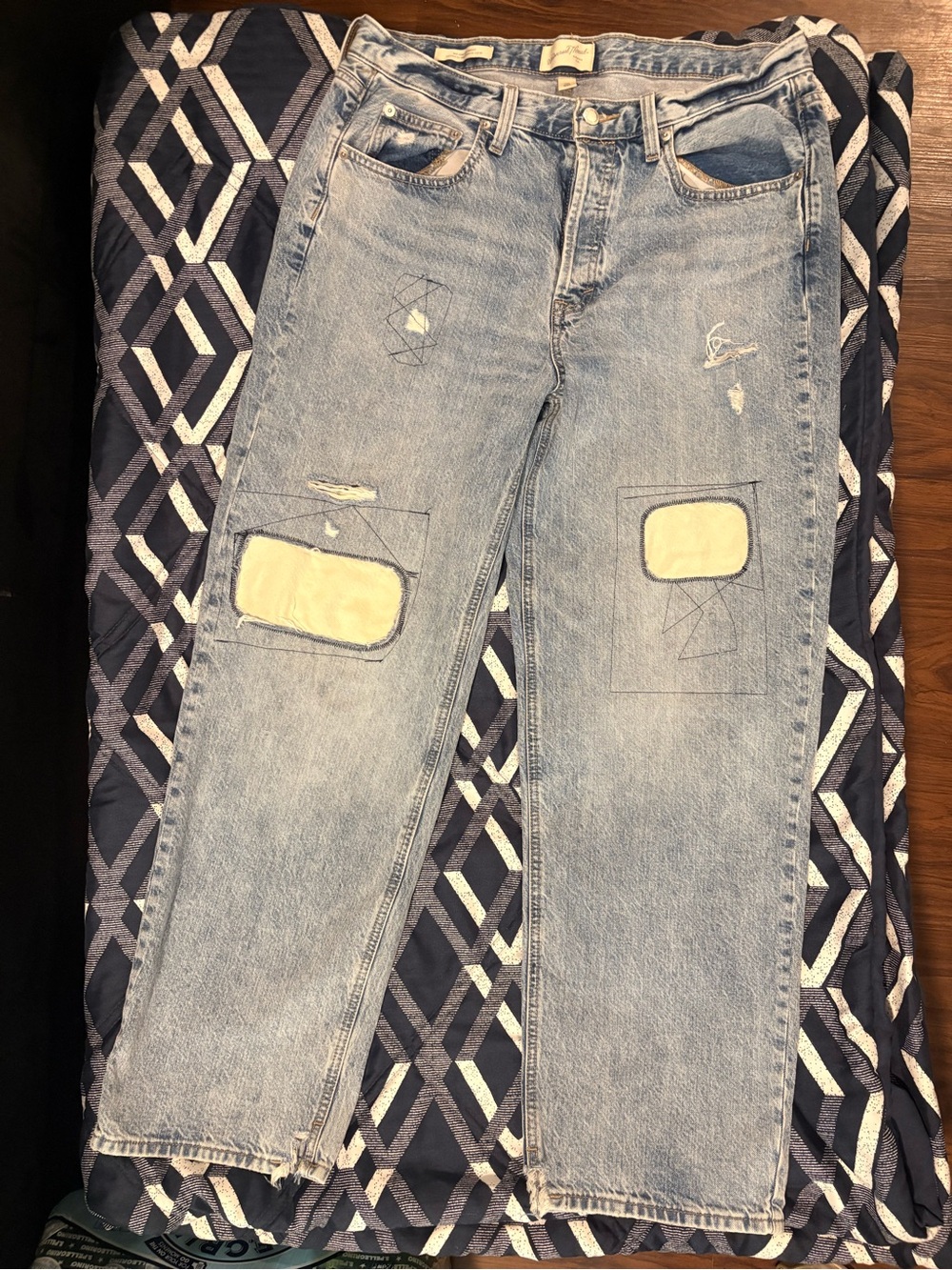 Universal Thread Light Blue Mid-Rise Baggy Jeans with Washed Detailing
